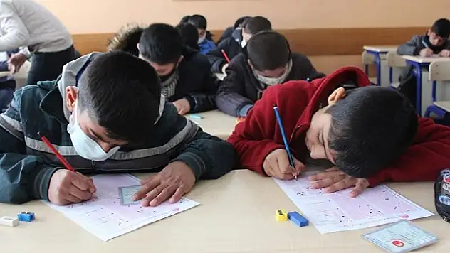 Ağrı'da Siyer Yarışması'na Yoğun Katılım Sağlandı