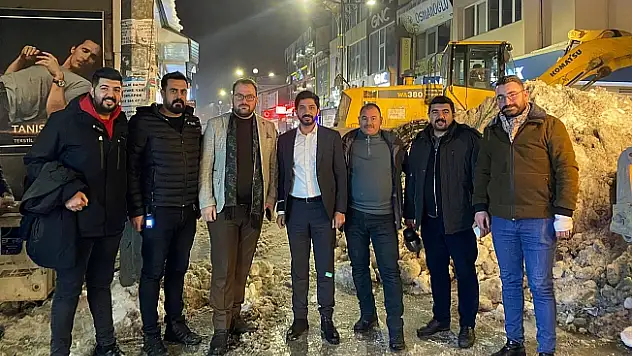 AK Gençlikten Belediye çalışanlarına çay ve kek ikramı