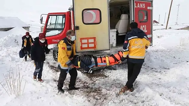 Hamur'da sağlık ekipleri, hasta çocuk için seferber oldu!