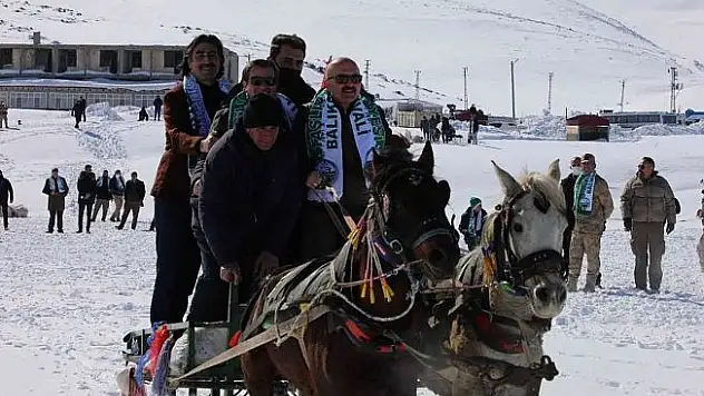 Taşlıçay Balık Gölü'nde Kış Festivali Düzenlendi