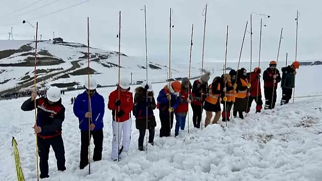 Ağrı'da çığ tatbikatı yapıldı