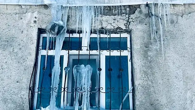 Ağrı'da soğuk hava etkisini gösterdi