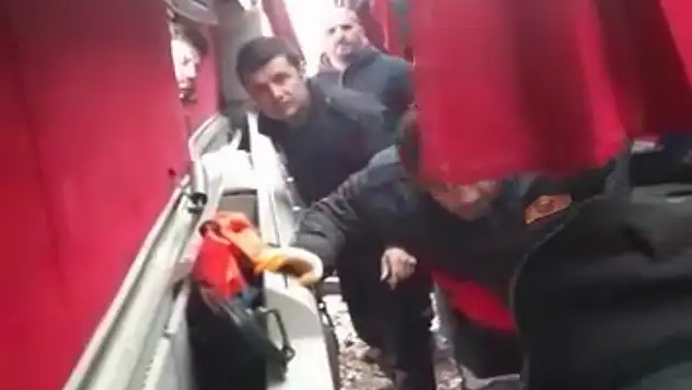 Ağrı'da yolcu otobüsü devrildi