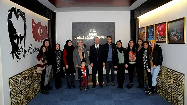 Ağrı Milli Eğitim Müdürü öğrencileri yolcu etti