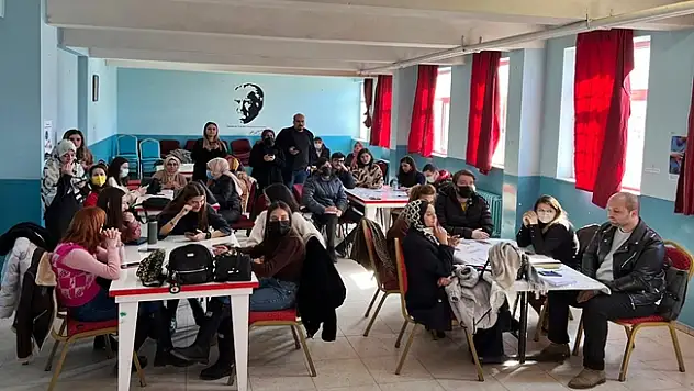 Ağrı'da 'Birlikte İngilizce' projesi ile 273 İngilizce öğretmenine seminer verildi