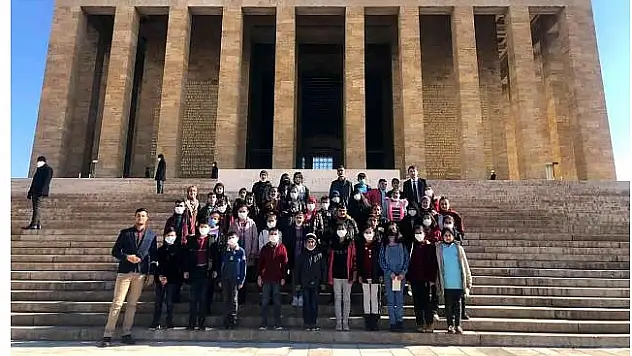 Ağrılı çocuklar Anıtkabir'i Ziyaret Etti