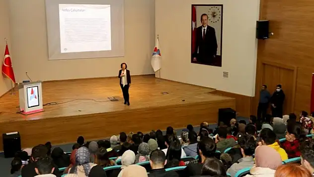 AİÇÜ'de 'Sesin Büyüsü, Bedenin Gücü' semineri düzenlendi