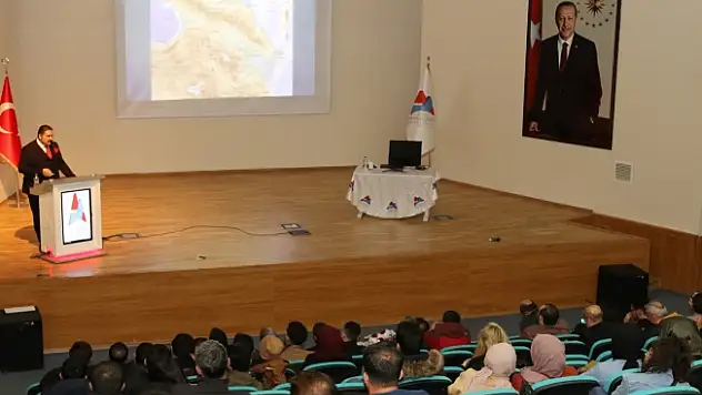 AİÇÜ'de 'Türk Dünyası'nın Siyasi Coğrafyası ve Jeopolitik Önemi' konferansı