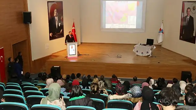 AİÇÜ'de 'Türk Dünyası'nın Siyasi Coğrafyası ve Jeopolitik Önemi' Konferans Düzenlendi