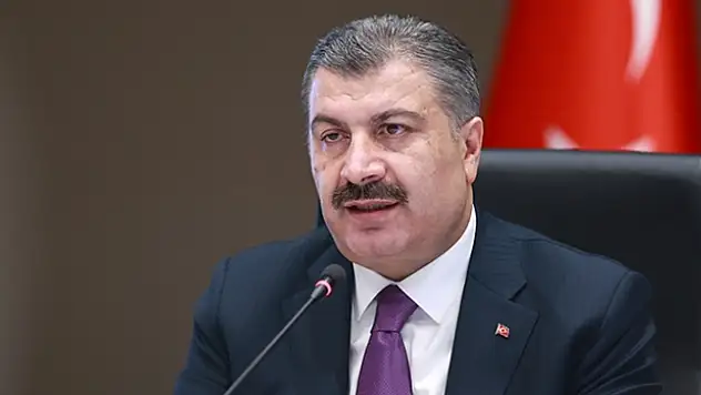 Artık açık havada maske takmak zorunda değiliz!