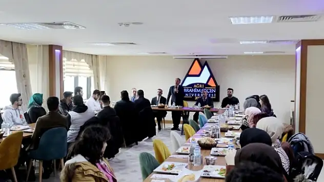 Rektör Karabulut, öğrenci kulüp temsilcileri ile bir araya geldi