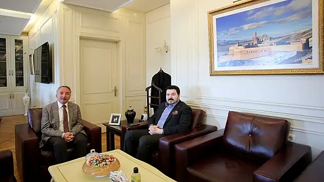 Başkan Savcı Sayan, AİÇÜ Rektörü Karabulut'u ziyaret etti
