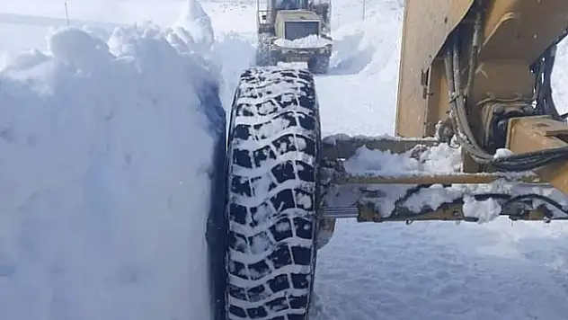 Diyadin'de kar çalışmaları devam ediyor