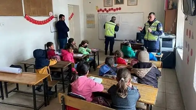 Diyadin'de öğrencilere trafik eğitim semineri verildi