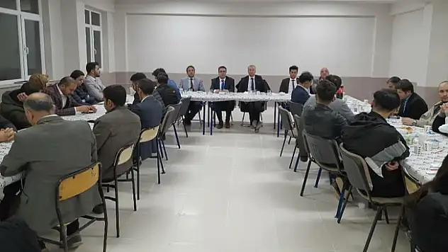 Hamur'da okul yöneticileri iftar yemeğinde bir araya geldi