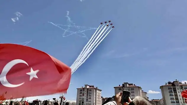 Türk Yıldızları, Ağrı semalarında uçtu