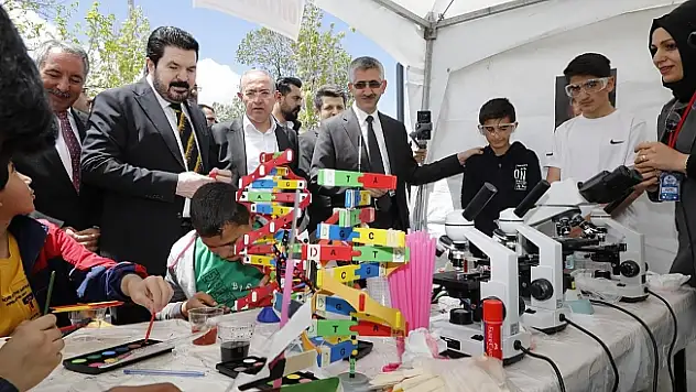Ağrı'da Bilim Dolu Günler, Bilim Şenliği Düzenlendi