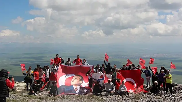 Ağrı'da Bubi Dağ'ına tırmanış gerçekleştirildi
