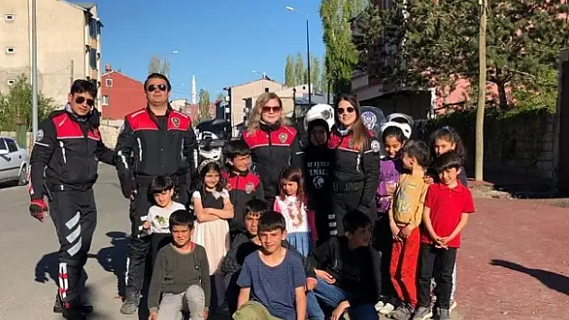 Ağrı'da Yunus Polis Timi çocukların hayalini gerçekleştirdi