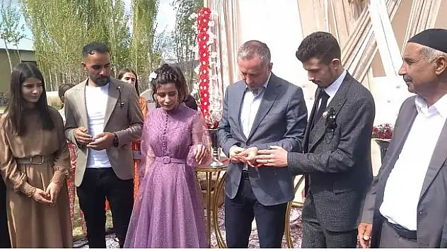Ağrı Milli Eğitim Müdürü, gençlerin mutluluklarına ortak oldu