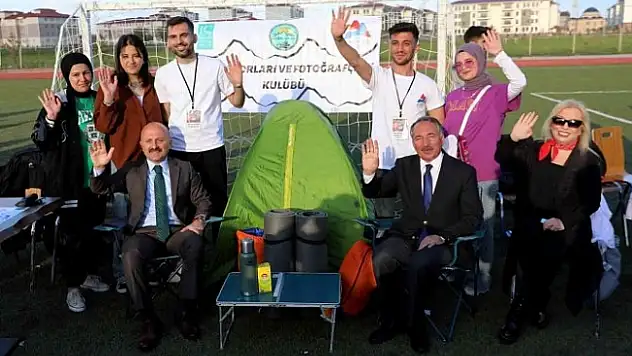 Ağrı Valisi ile AİÇÜ Rektörü öğrencilerle bir araya geldi