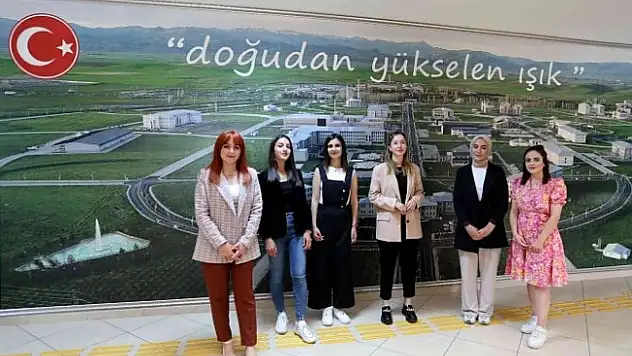 AİÇÜ'lü Öğrenciler binlerce koliyi Ukrayna'ya ulaştırdı