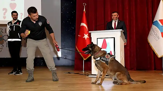 AİÇÜ'de 'Uyuşturucu ile Mücadele Konferansı Düzenlendi