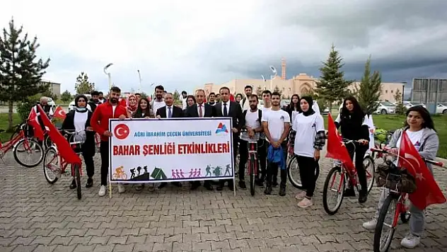 Rektör Karabulut sporcu öğrencilerle bir araya geldi