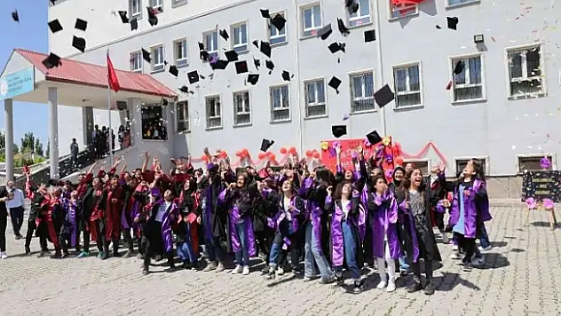 Ağrı'da 155 bin öğrenci karne aldı