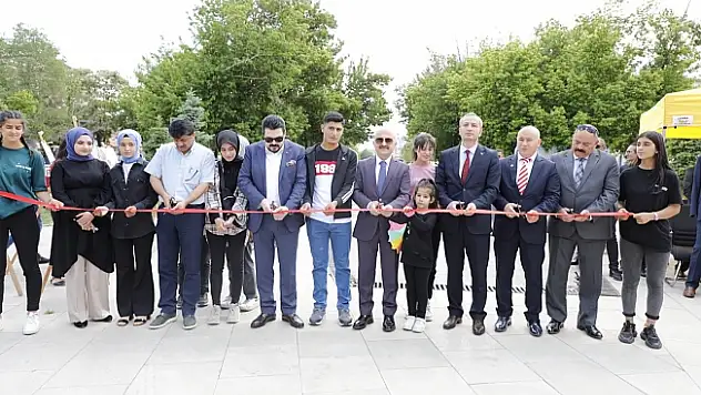 Ağrı'da Mesleki Eğitim Sergisi Açıldı 