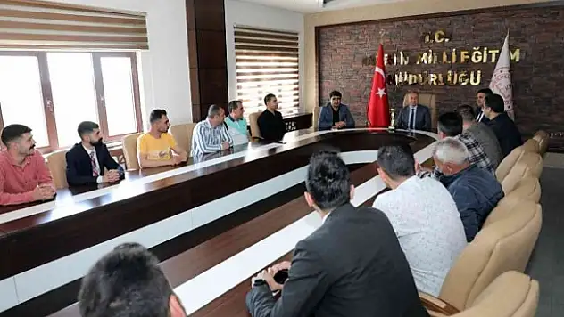 Ağrı Milli Eğitim Müdürü, halk oyunu ekibi ile bir araya geldi