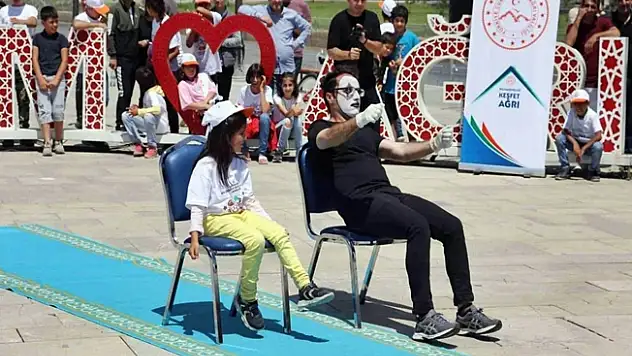 Ağrı'da Çocuklar 'Çocuk Şenliği'nde eğlendi