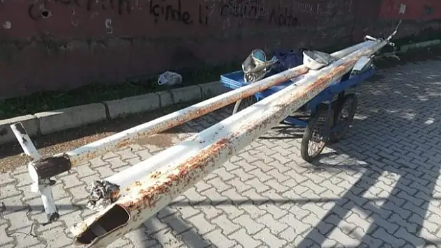 Ağrı'da direk çalan hırsızlar suçüstü yakalandı!