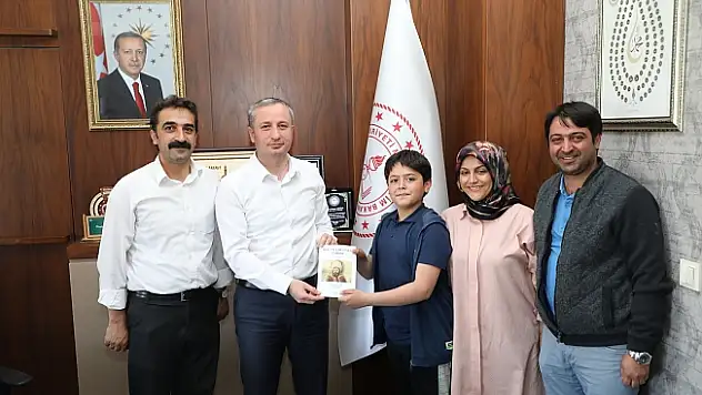 Ağrılı Minik Yazardan Milli Eğitim Müdürü Kökrek'e ziyaret