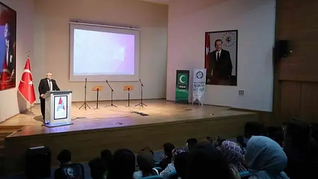 AİÇÜ'de karikatür yarışması ödül töreni düzenlendi