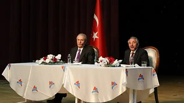 İbrahim Çeçen, AİÇÜ'lü öğrencilerle bir araya geldi