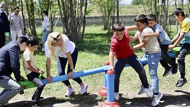 İstanbul'da biriktirilen plastikler Ağrı'da oyun parkına dönüştü