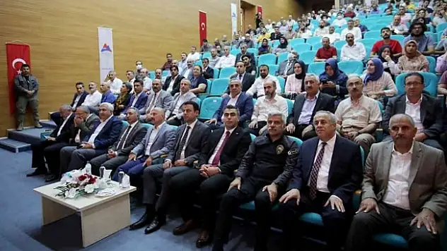Ağrı'da 'Türkiye'de Darbeler' konferansı yapıldı