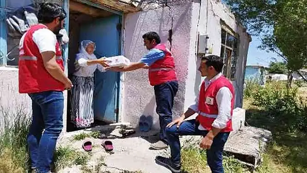 Ağrı'da Kızılay kurban etlerini ailelere ulaştırdı