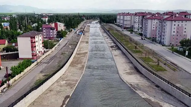 Ağrı'da Taşlıçay deresinin çalışmaları devam ediyor