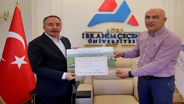 AİÇÜ Rektörü Karabulut'a teşekkür belgesi verildi