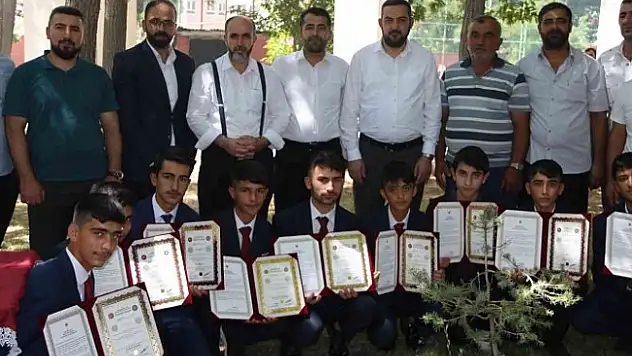 Ağrı'da Hafızlara Mezuniyet Programı Yapıldı