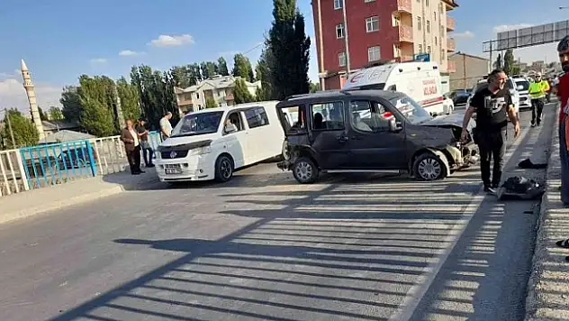 Ağrı'da meydana gelen trafik kazasında 2 kişi yaralandı!