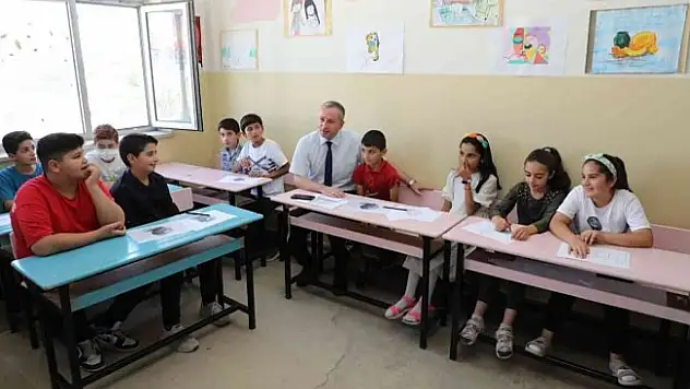Müdür Kökrek, okullarda açılan yaz kurslarını ziyaret etti