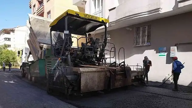 Ağrı Belediyesi, asfaltlama çalışmalarına devam ediyor