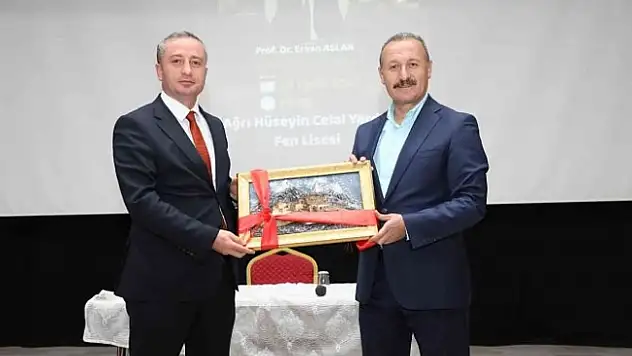 Ağrı'da lise öğrencilerine yönelik 'Fuat Sezgin ve İslam Bilimler Tarihi' adlı konferans verildi