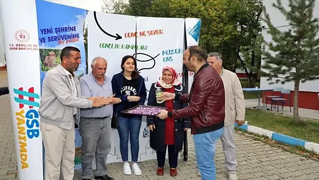 Ağrı'da öğrenciler ikramlarla karşılandı