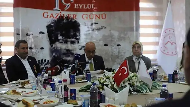 Bakan Kirişci, Ağrı'da Gaziler Günü programına katıldı