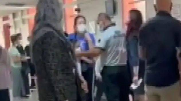 Doktordan Hasta Yakınına Tepki Çeken Hareket!
