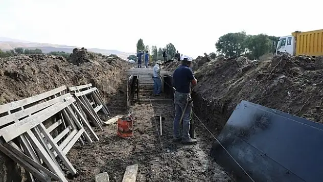 Taşlıçay'da 3 köye can suyu olacak su kanalında sona yaklaşıldı